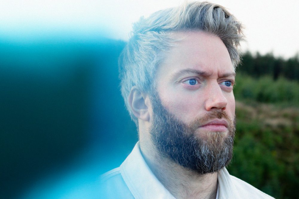 Tom Ashbrook - Official